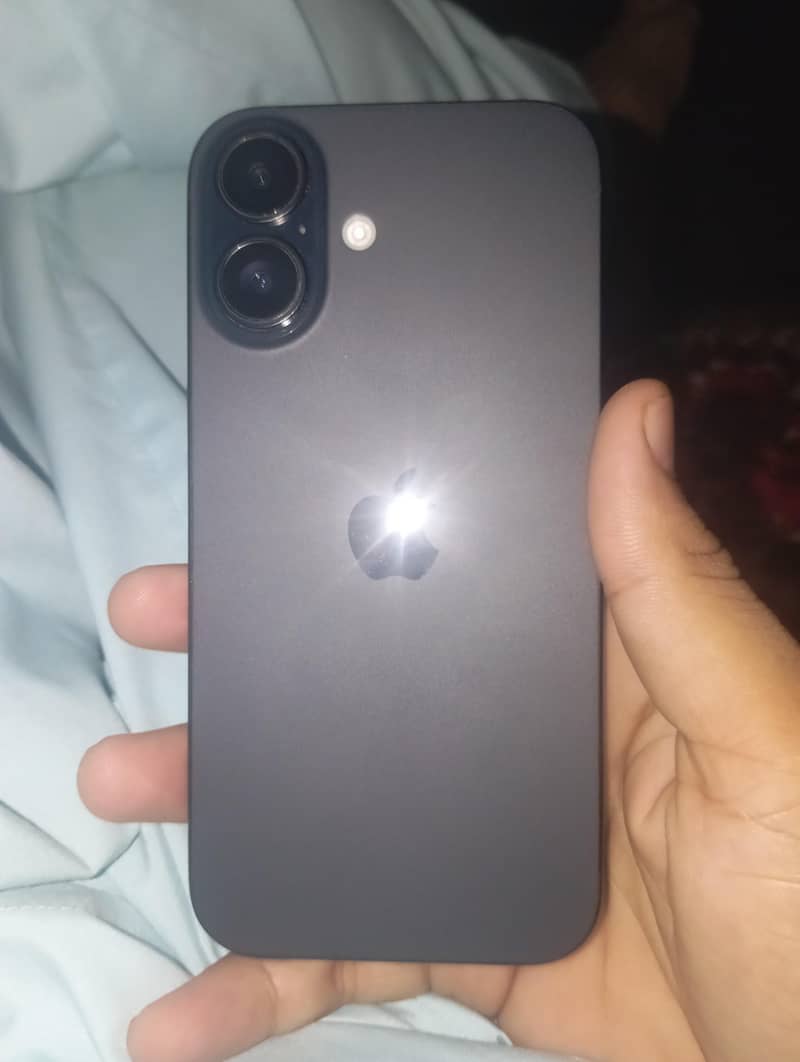 Apple iPhone 16 0