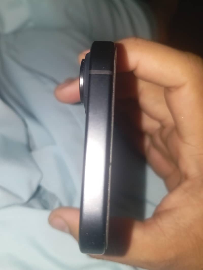 Apple iPhone 16 2