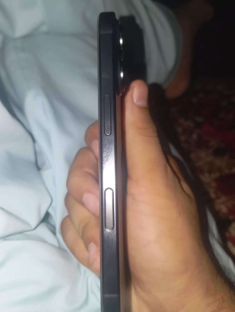 Apple iPhone 16 3