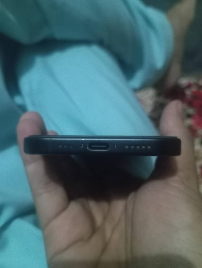 Apple iPhone 16 6