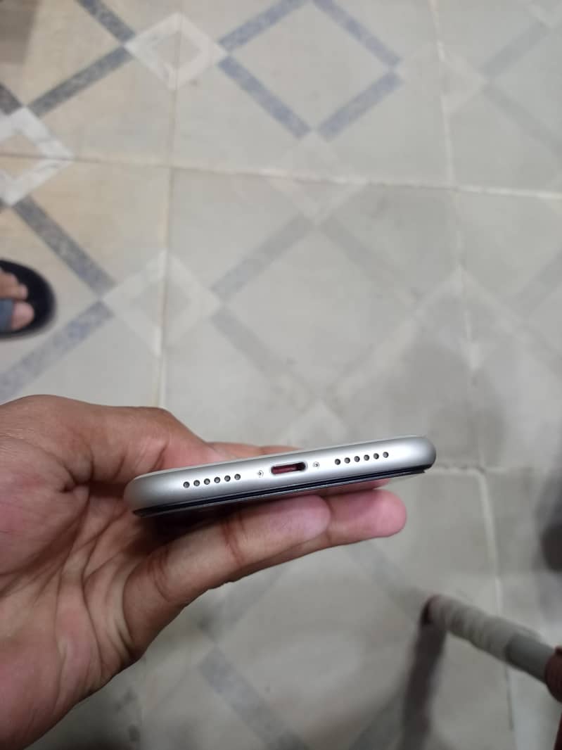 Apple iPhone 11 3