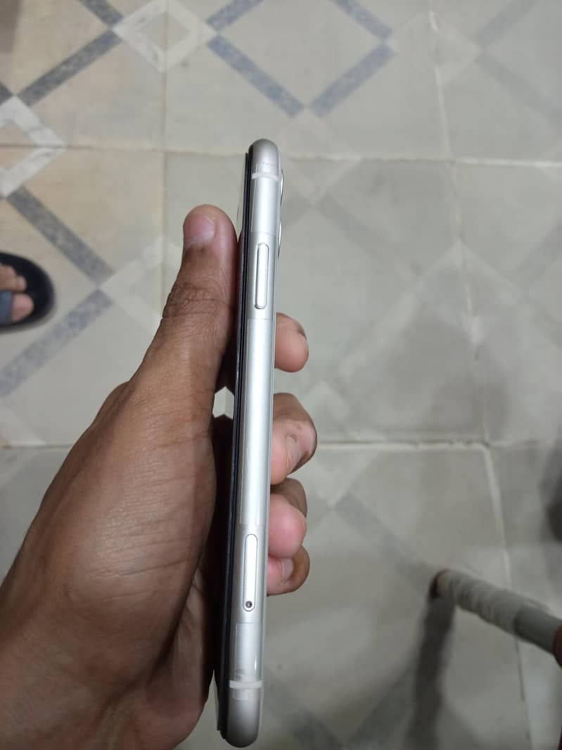 Apple iPhone 11 7