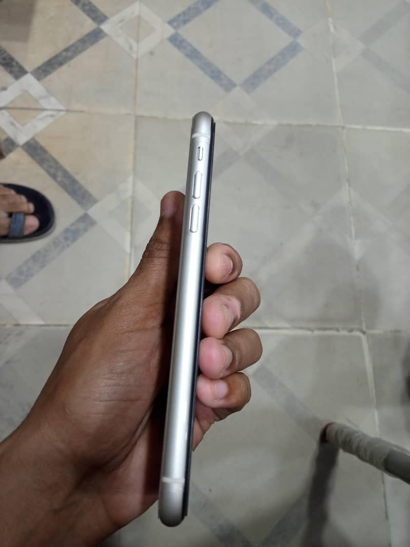 Apple iPhone 11 8