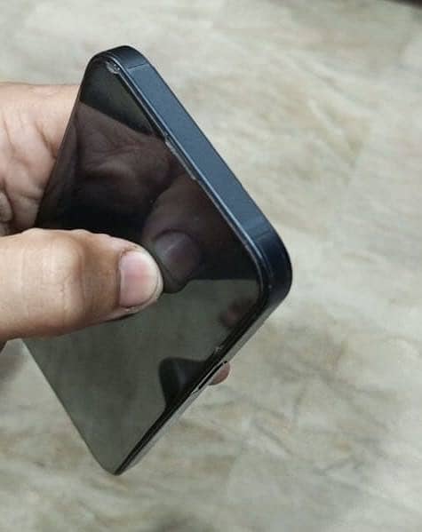 Apple iPhone 13 6