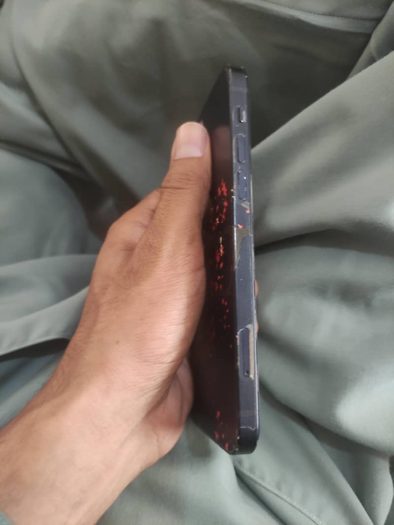 Apple iPhone 12 4
