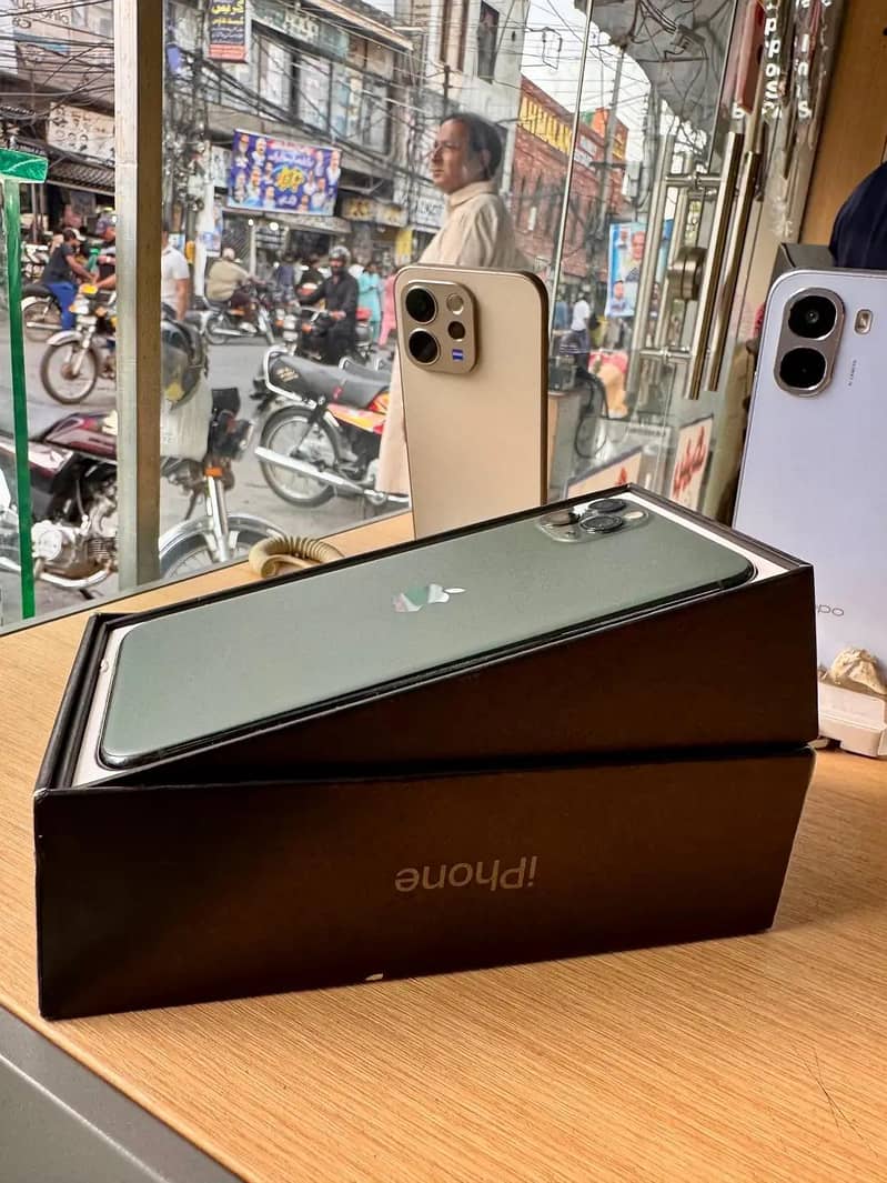 Apple iPhone 11 Pro Max 4