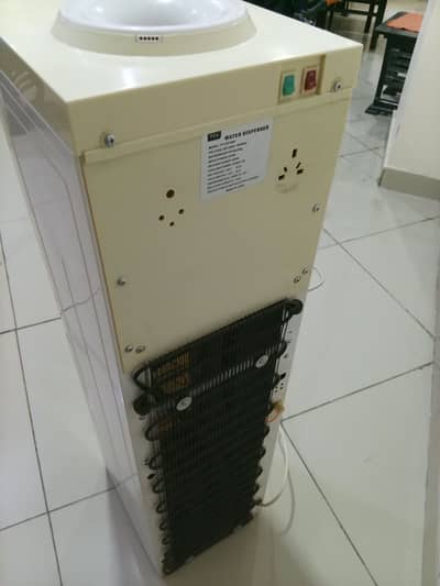 TCL water dispenser