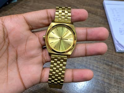 Nixon Classic Watch – Premium Vintage Look