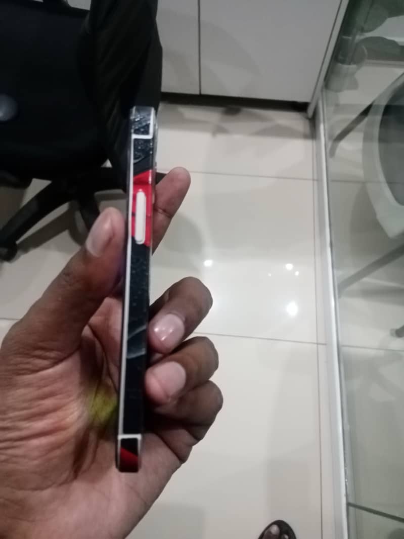 Apple iPhone 12 mini 6