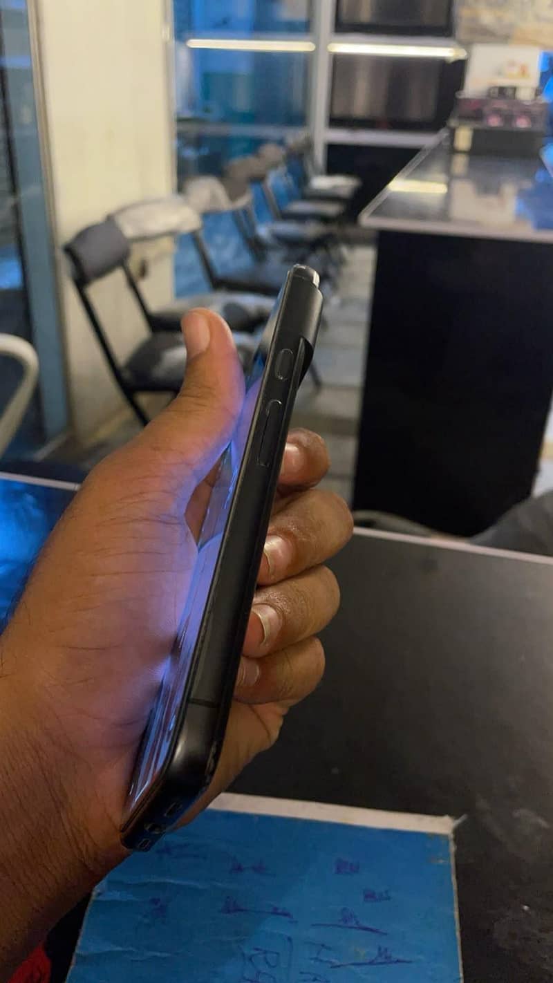 Google Pixel 8 4
