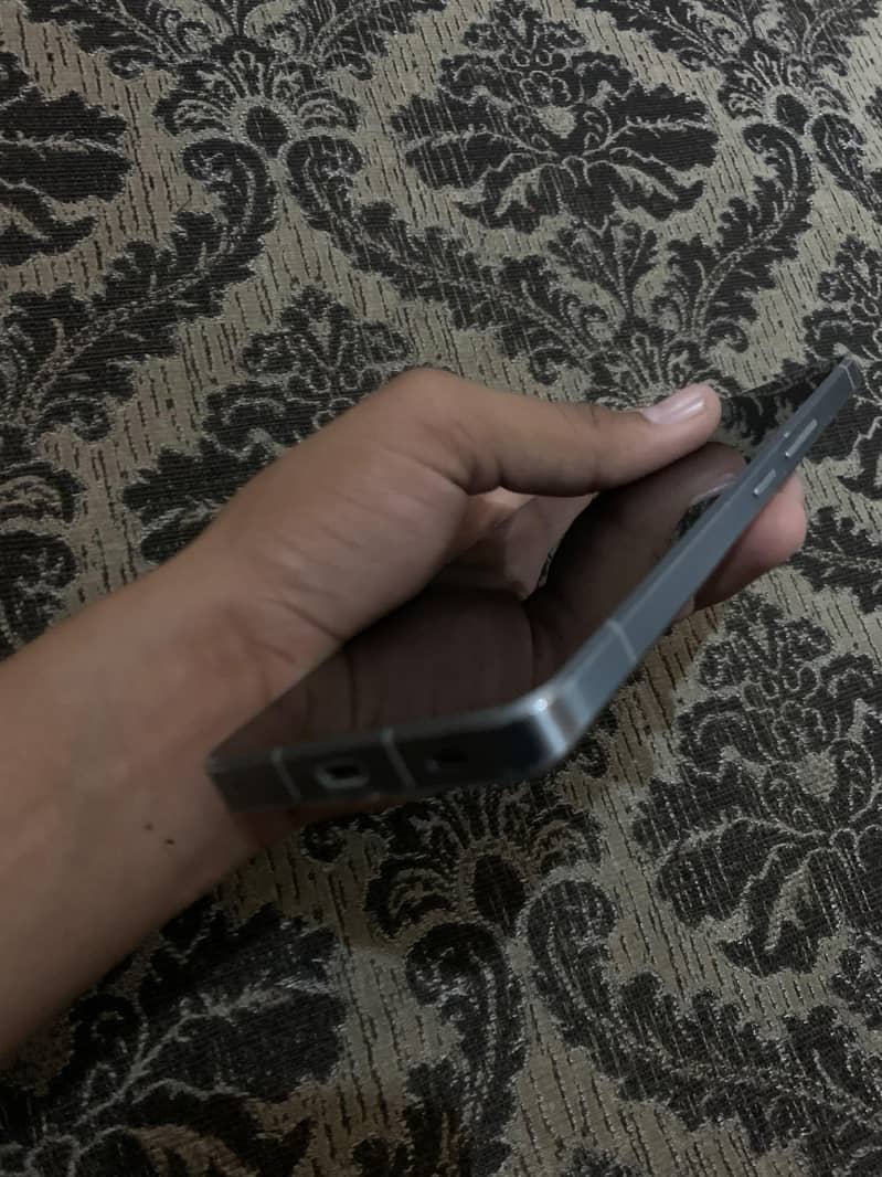 Sharp Aquos R7 (read add) 2