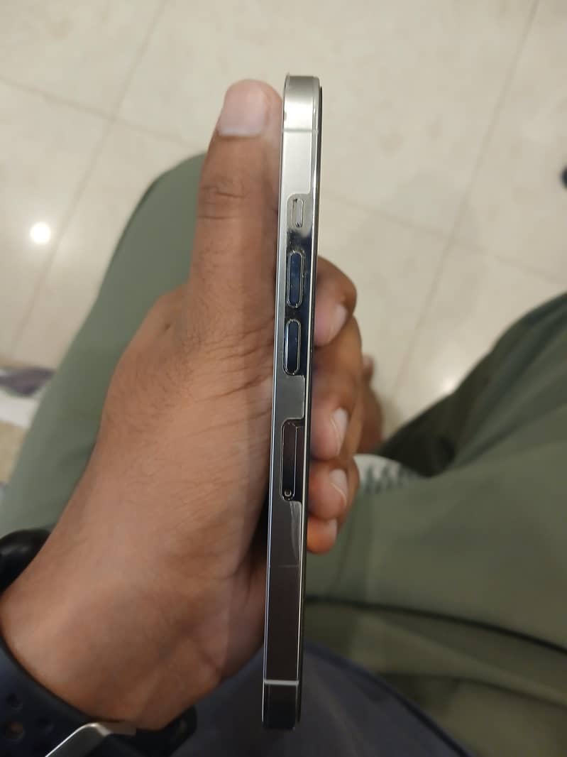 Apple iPhone 13 Pro 1