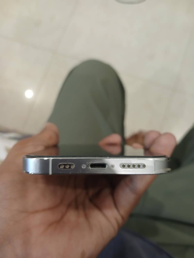 Apple iPhone 13 Pro 2