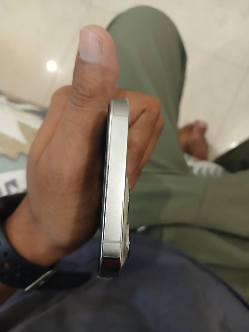 Apple iPhone 13 Pro 4