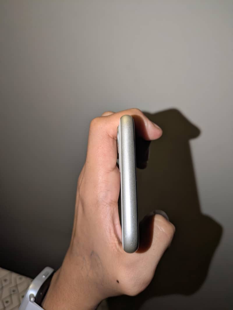 Apple iPhone 11 3