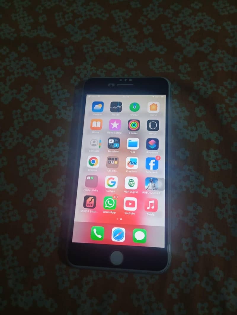Apple iPhone 8 Plus 0