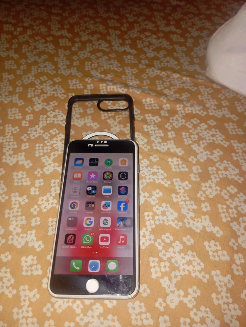 Apple iPhone 8 Plus 1