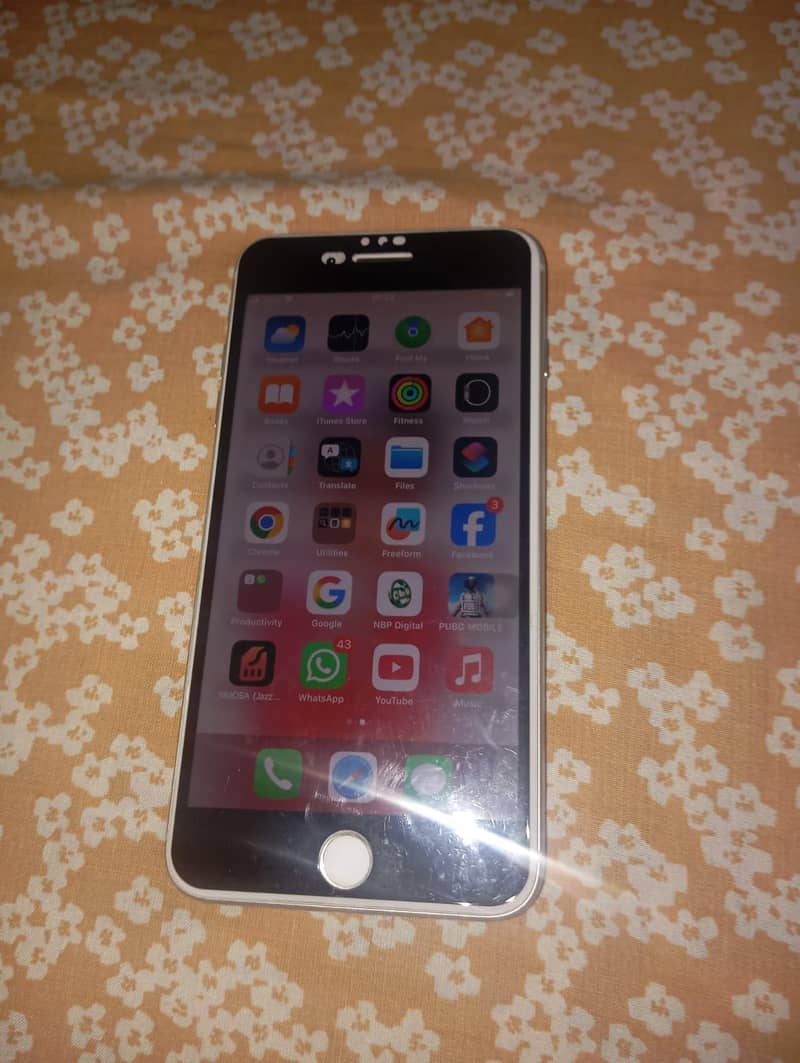Apple iPhone 8 Plus 5