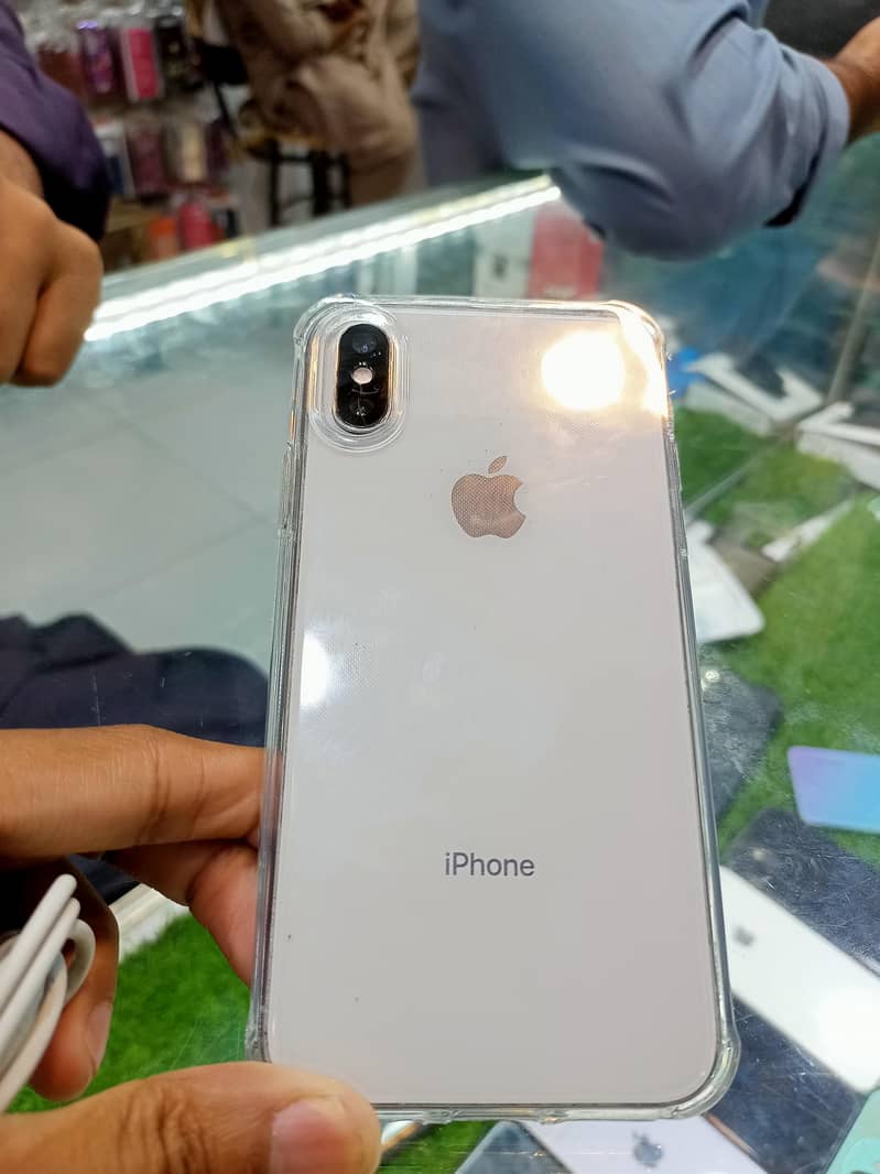 Apple iPhone XS 0