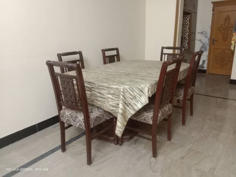 selling dining table 0