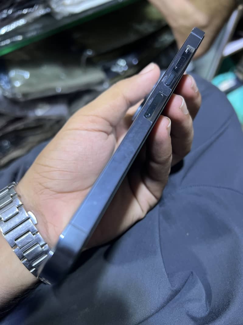 Apple iPhone 13 Pro Max 4
