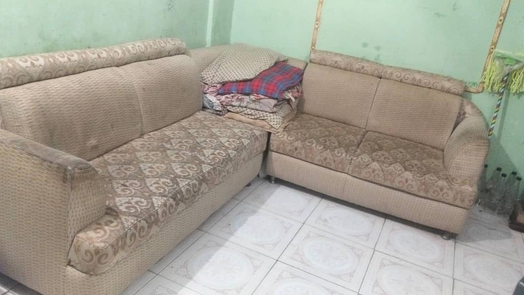 sofa in good condition 1