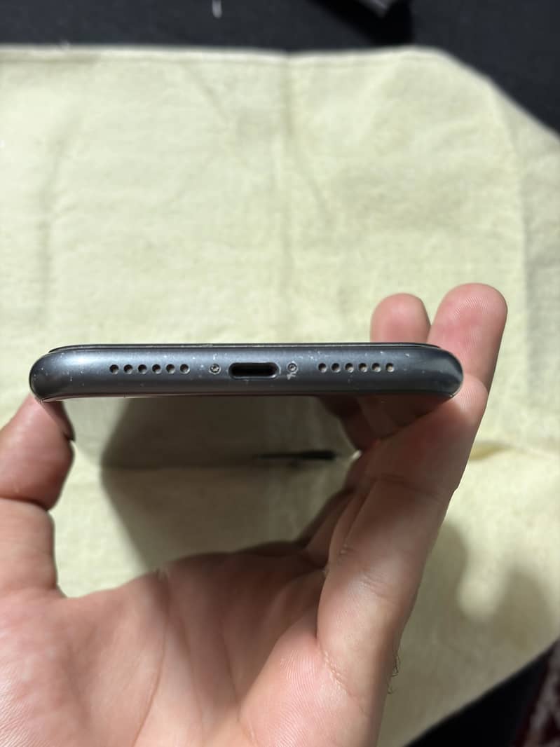 Apple iPhone 11 0