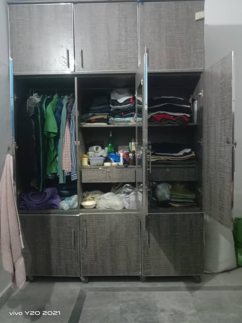 wardrobe 0