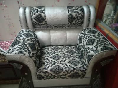 Beautiful Royals sofa set and tables with draws
