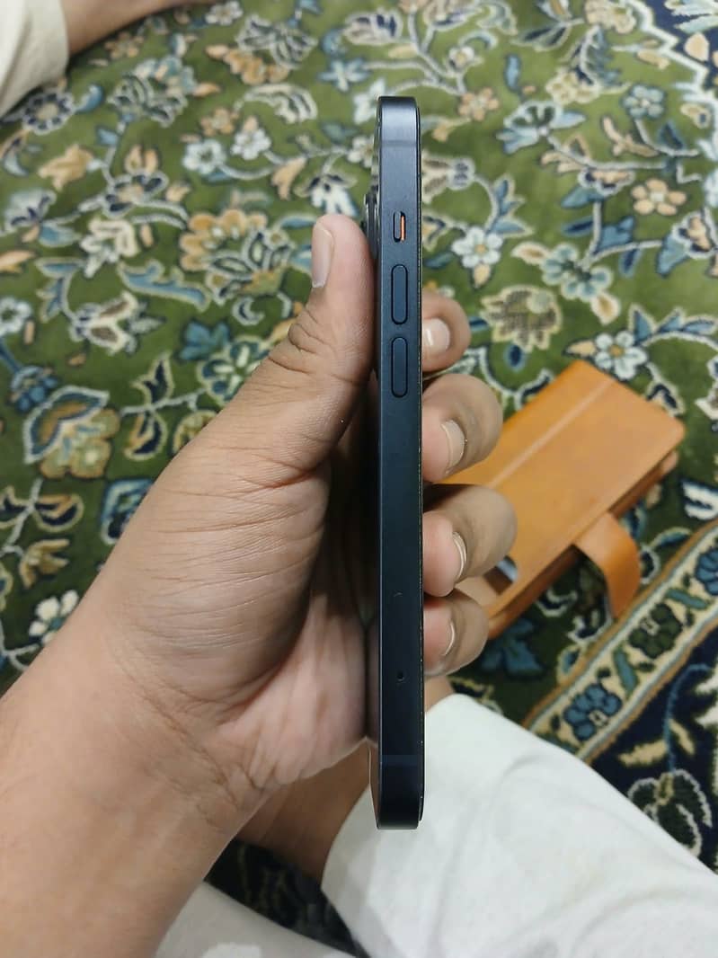 Apple iPhone 13 3