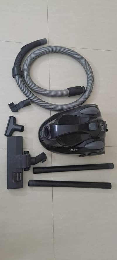 Black & Decker Vacuum Cleaner 1380 Watt