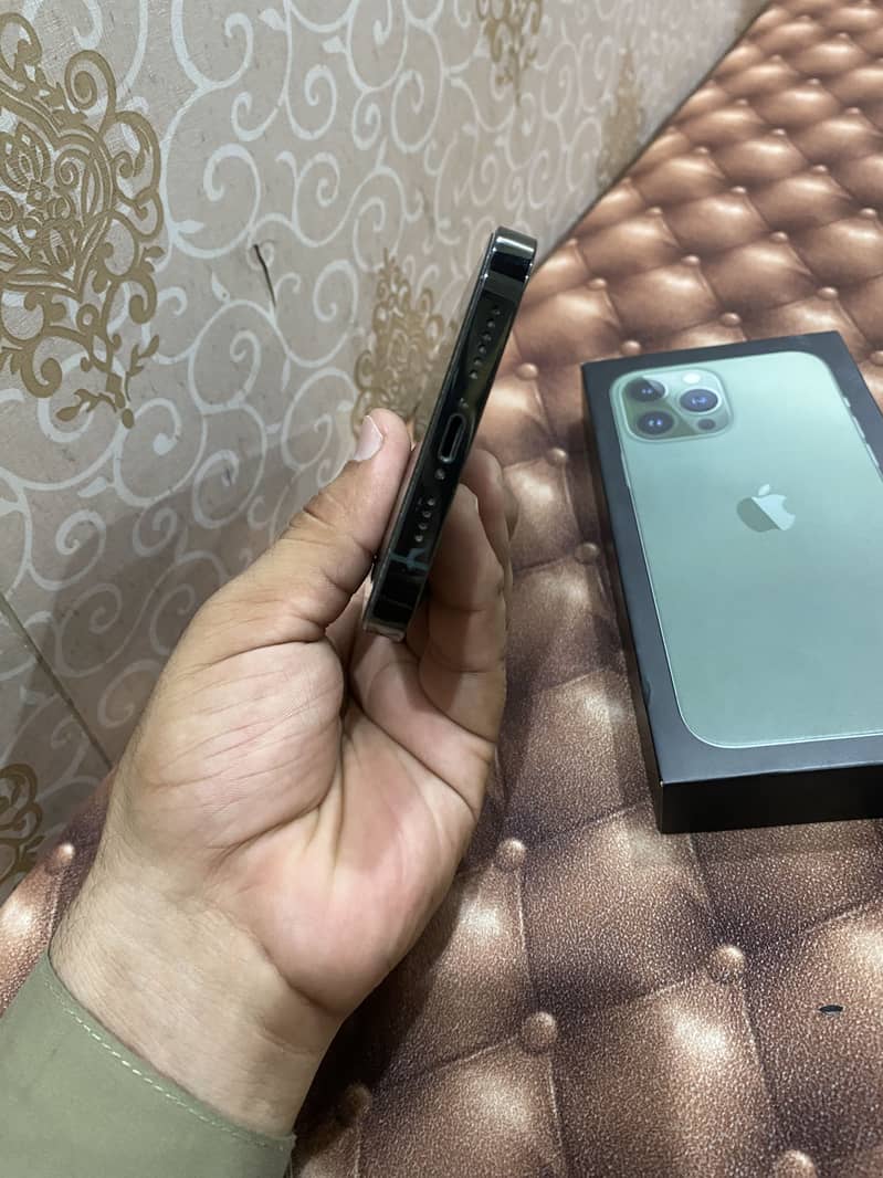 Apple iPhone 13 Pro Max 4