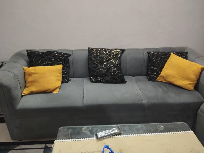 Good looking durable sofa set 0
