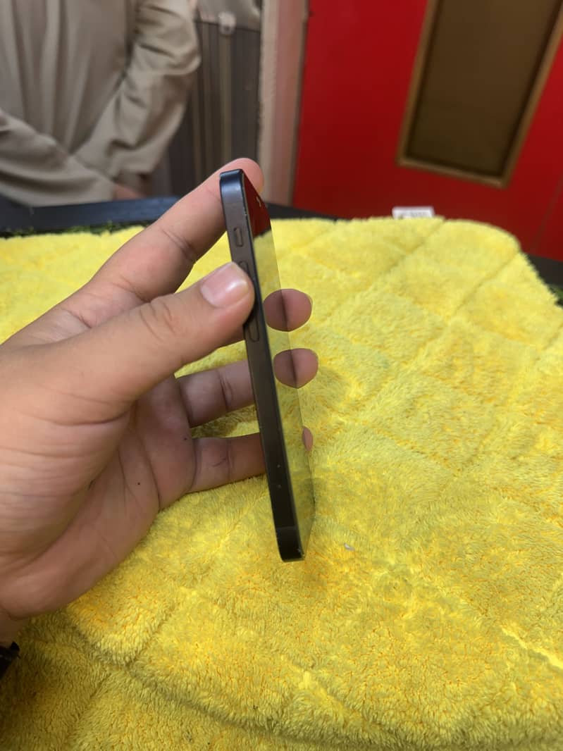 Apple iPhone 12 mini 1