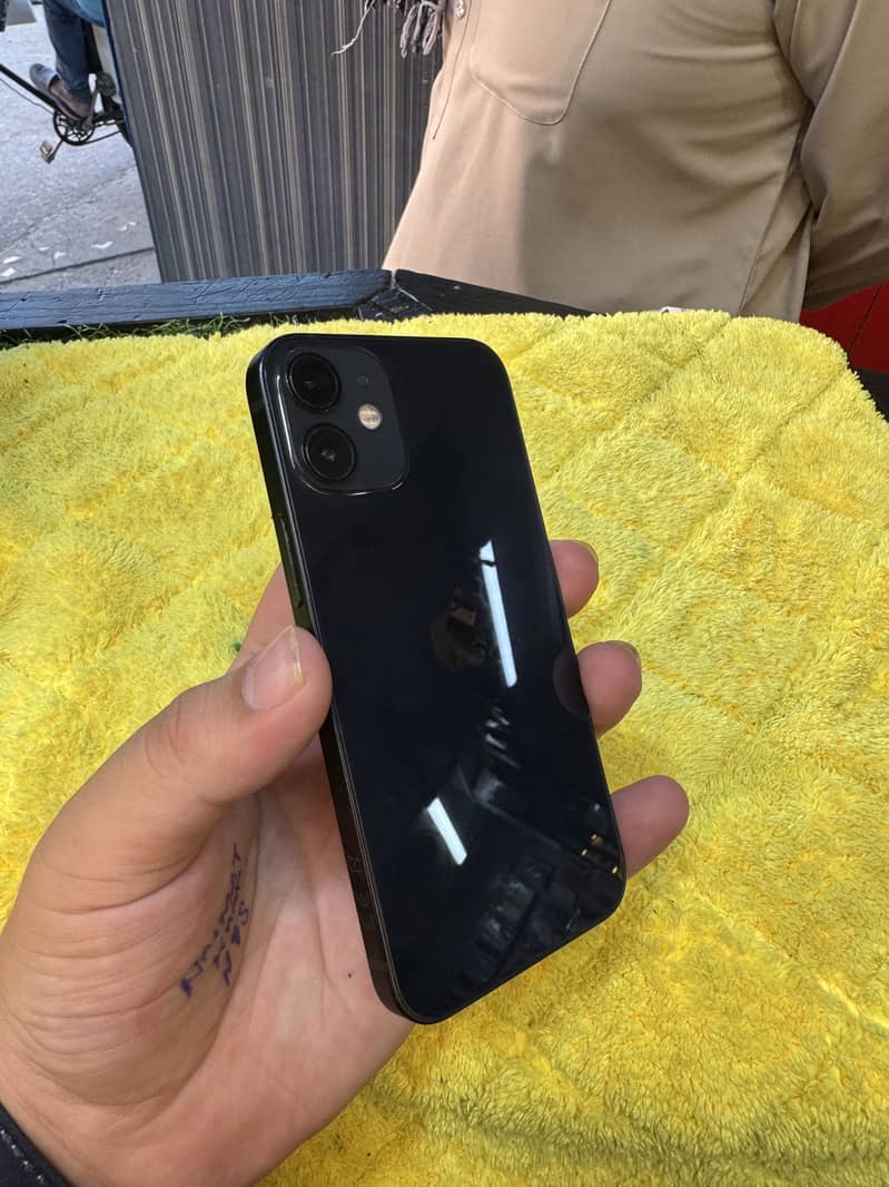 Apple iPhone 12 mini 4