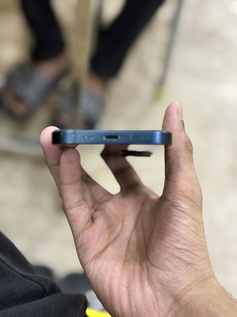 Iphone 13 4