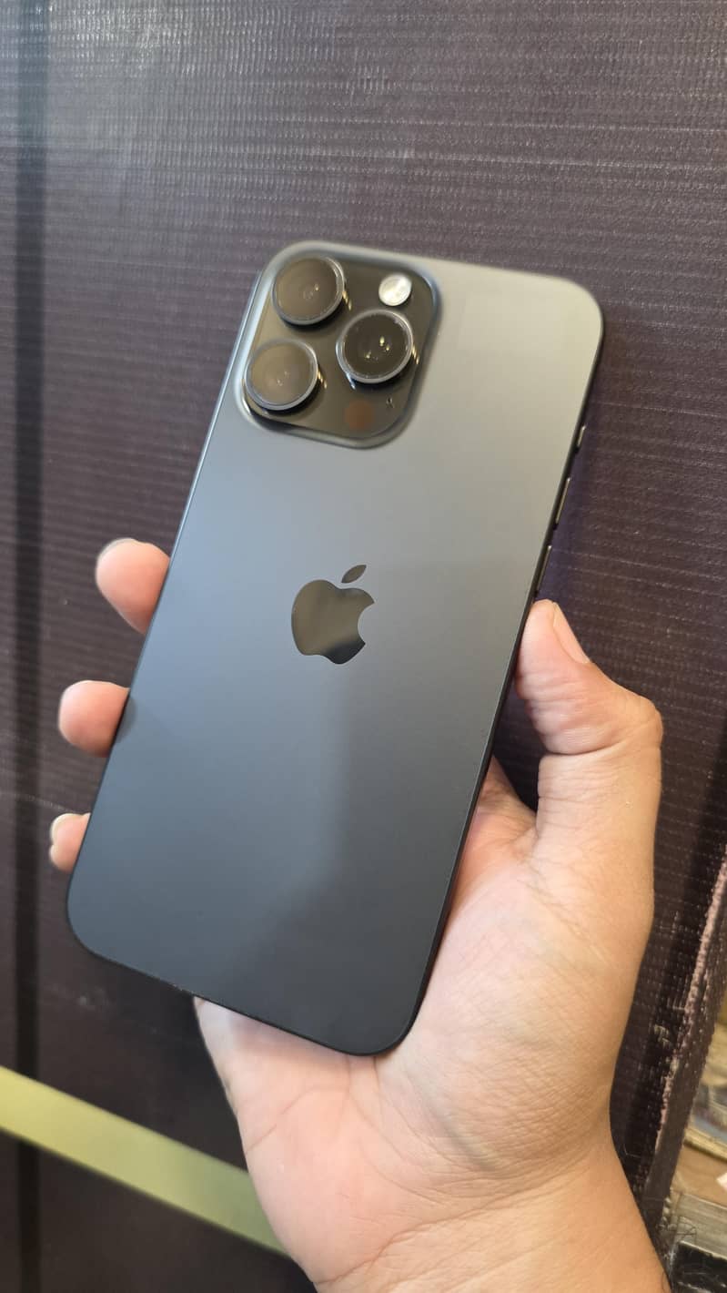 Apple iPhone 15 Pro Max 1