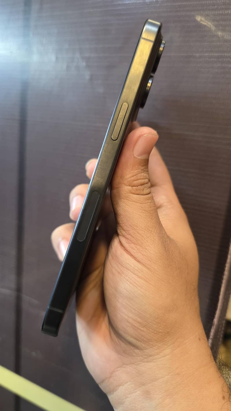 Apple iPhone 15 Pro Max 3