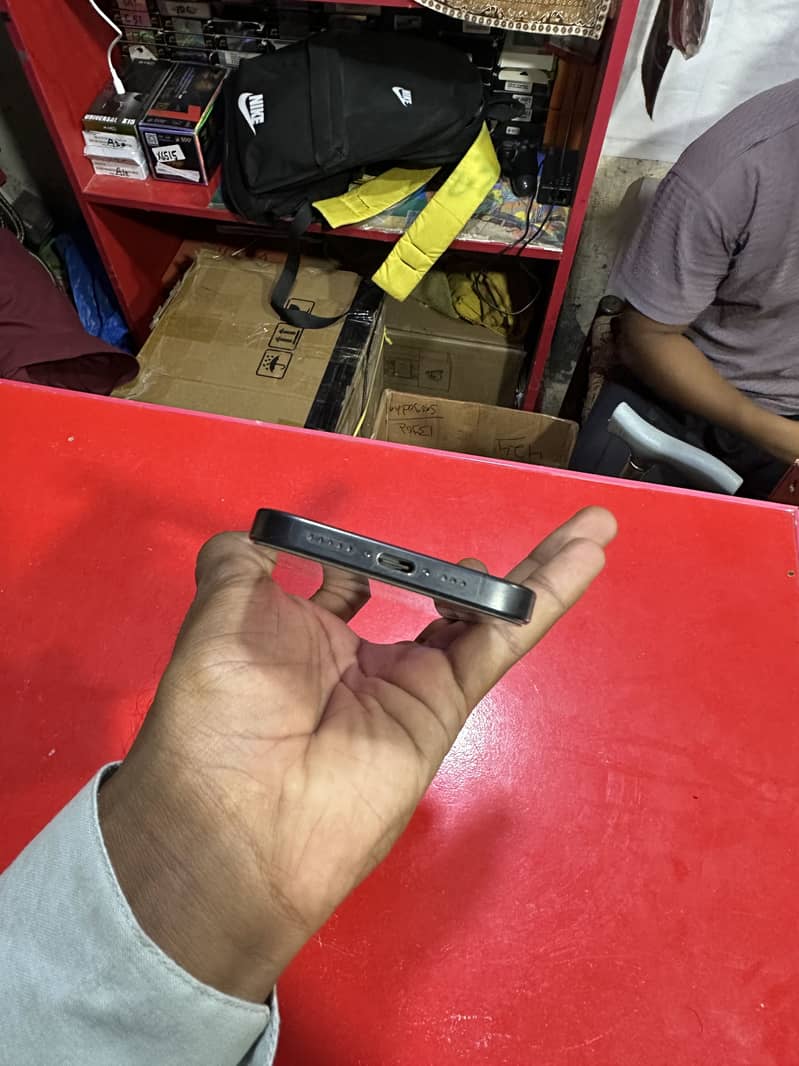 iPhone 15 pro 256GB 5