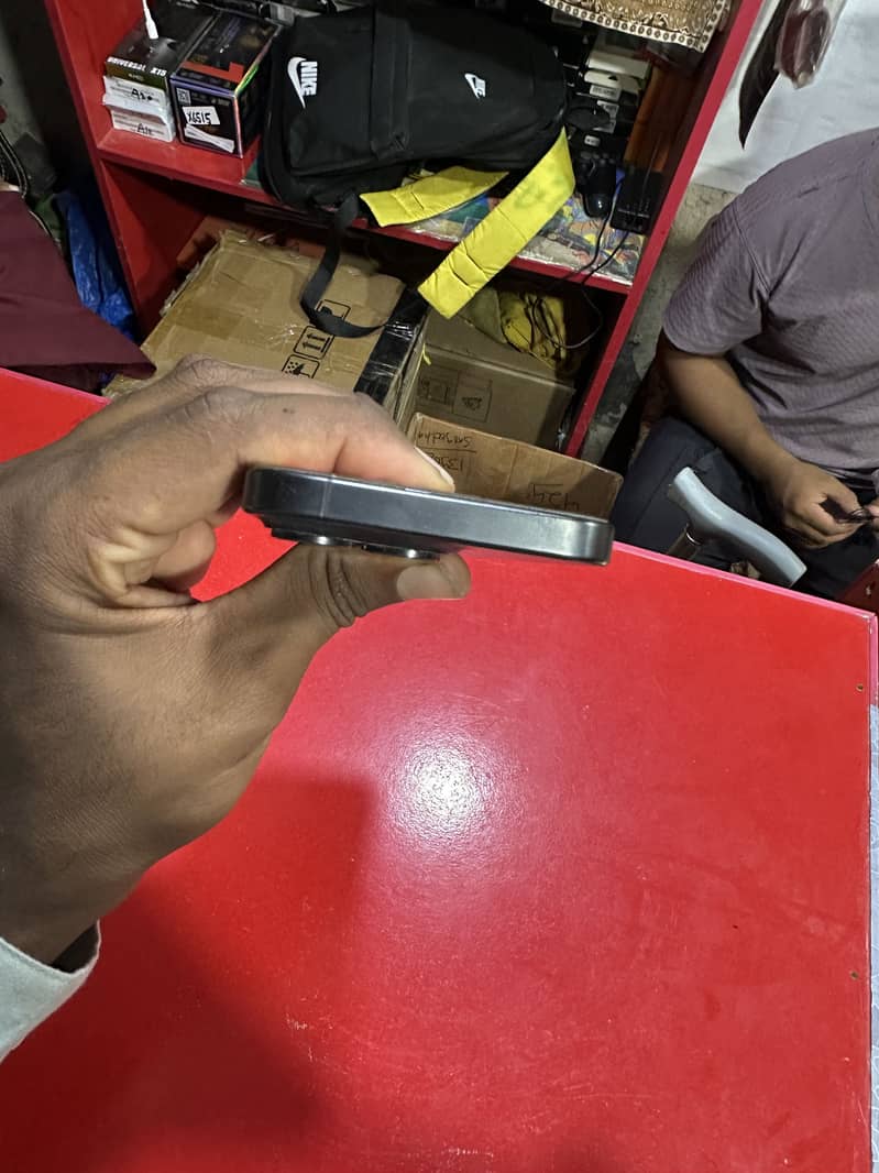 iPhone 15 pro 256GB 7