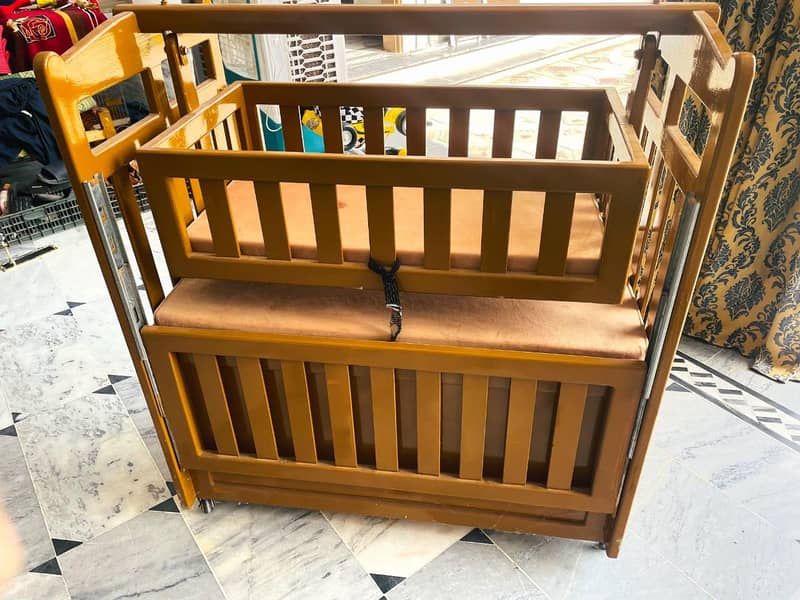 baby cot/ swing 1