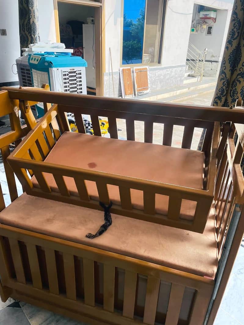 baby cot/ swing 2