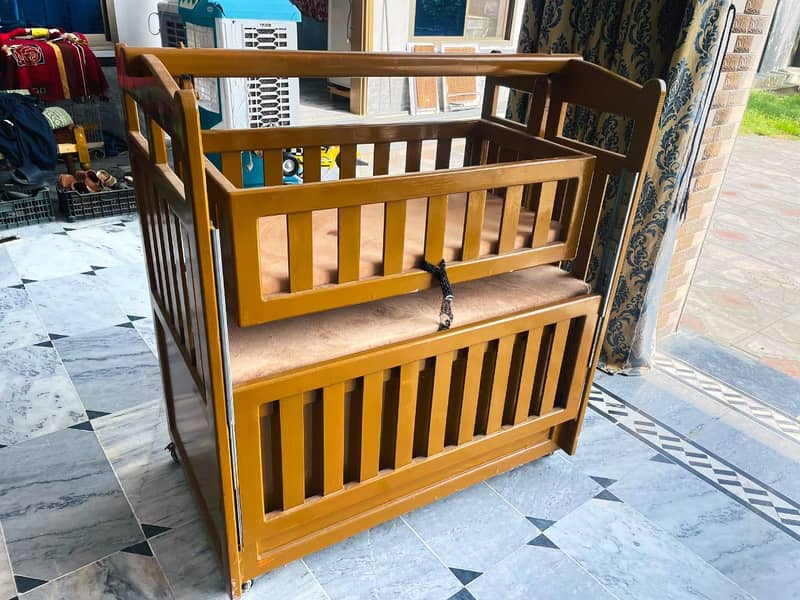 baby cot/ swing 3