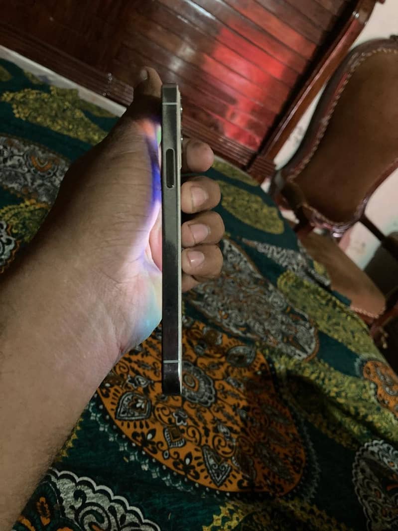 Apple iPhone 12 pro 1