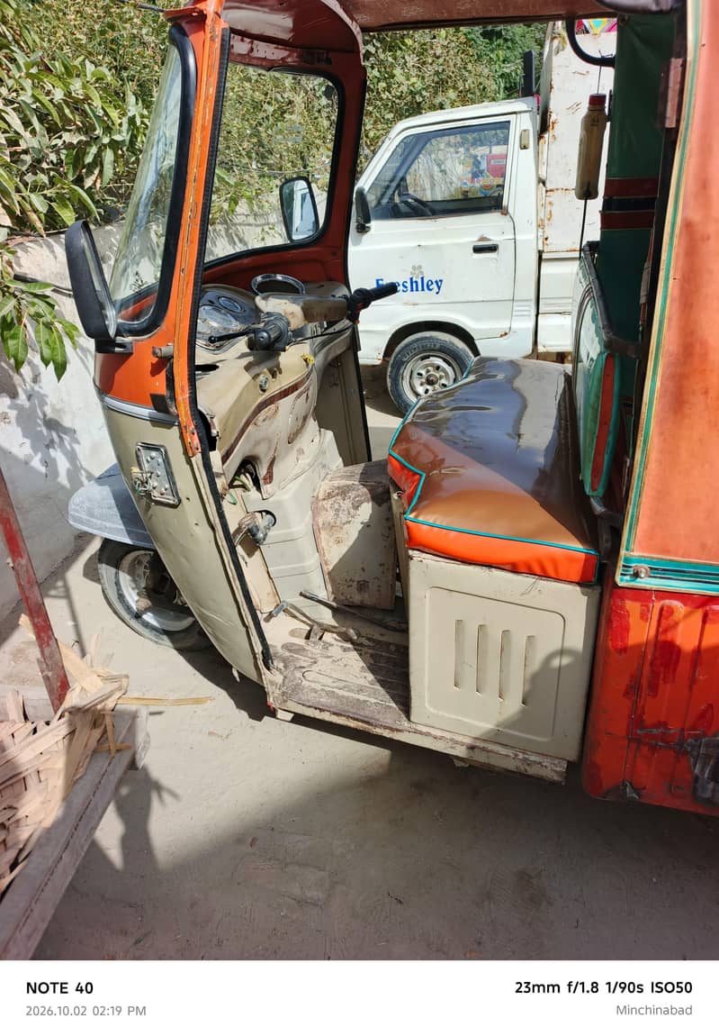 united auto riksha 7