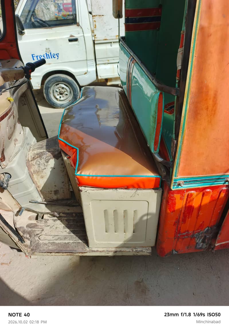 united auto riksha 10