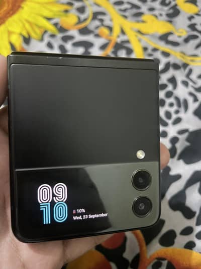 Samsung Z Flip 3 5g.