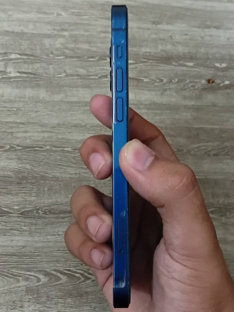 Apple iPhone 12 4