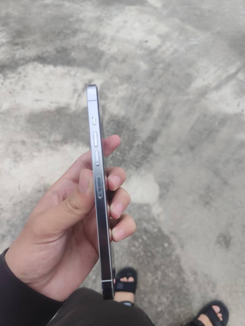 Apple iPhone 13 Pro Max 4