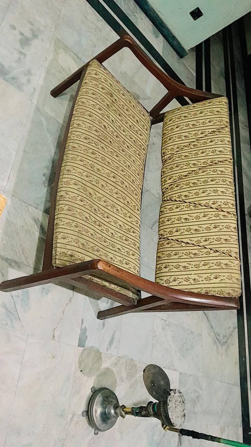 sofa in good condition 1